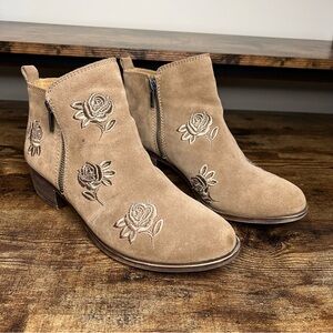 Lucky Brand Basels floral embroidered suede leather brown tan booties women's 10
